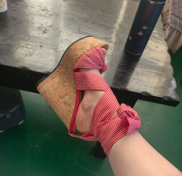 달콤한 핑크 화이트 플래드 실크 웨지 샌들 그린 옐로우 - Cork Wedge Sandal 리뷰 및 가격